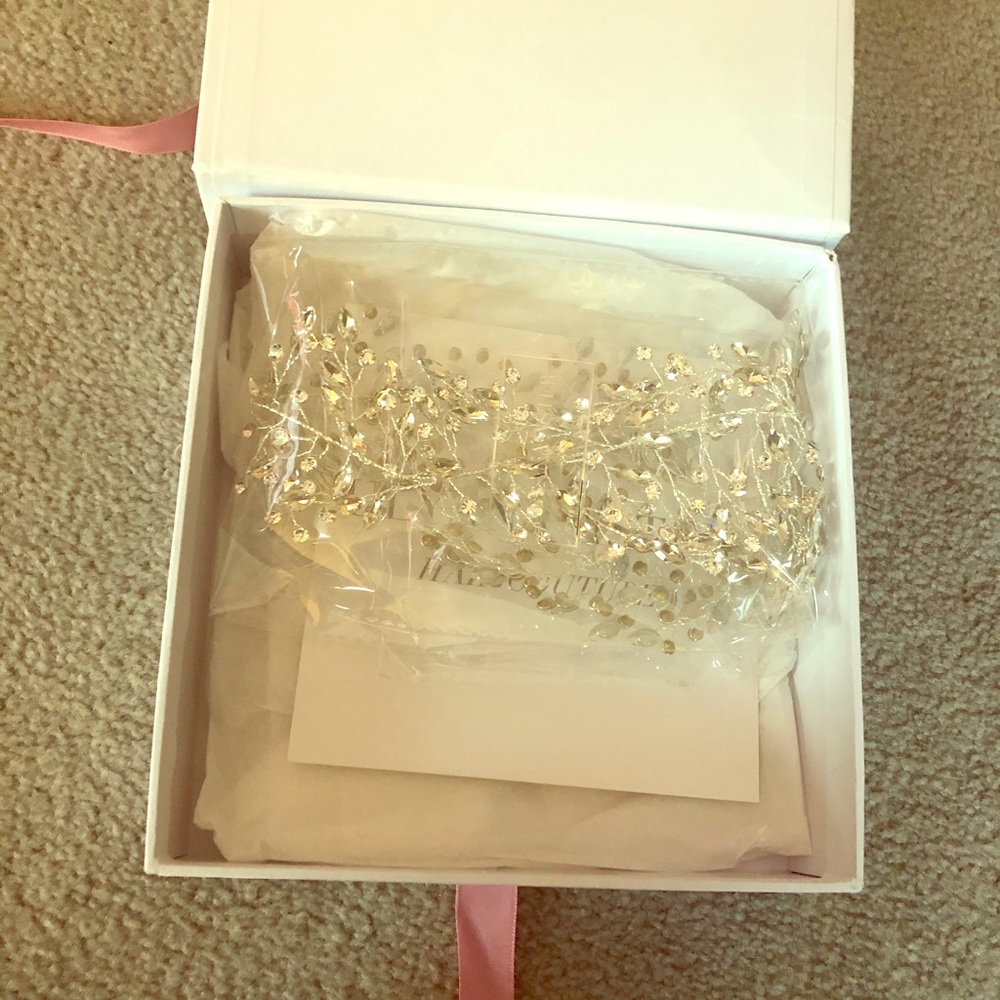 Ulyana Aster “Angela” Bridal Hairpiece